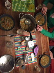 Abendessen mit Oma und Opa und Linsensuppe. Linsensuppe ftw (und wenn mans den Großeltern nicht auf die Nase bindet, merken die gar nicht dass wir super oft vegan essen).