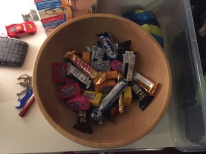 Halloween-Süßigkeiten vorher...